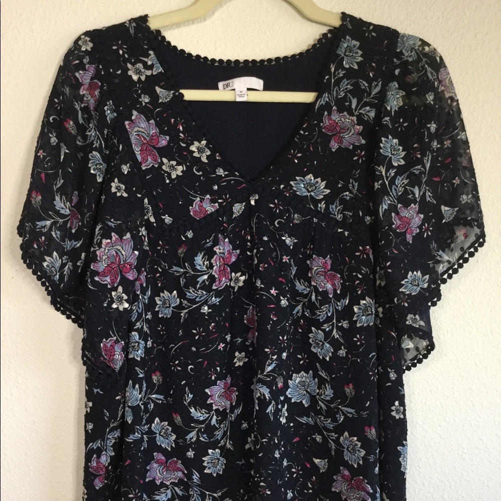 DR2 women’s size medium blouse